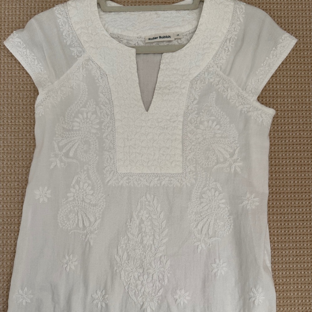 Roller Rabbit white cotton top